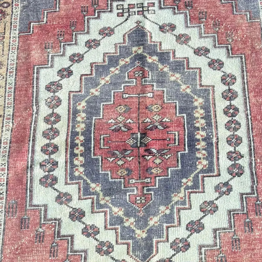 Handwoven Anatolian Rug – 4'04" x 7'05"