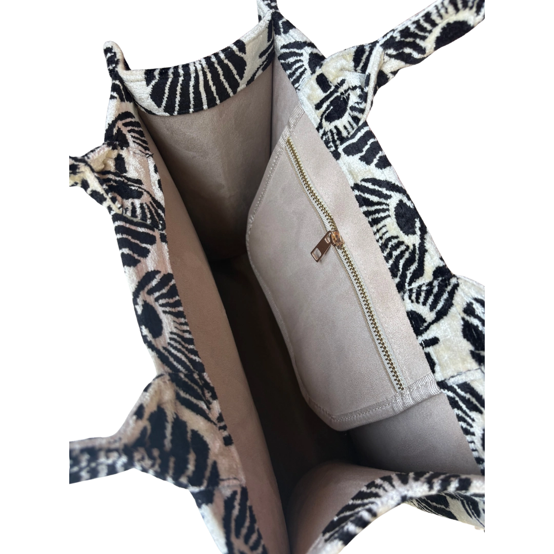 Patterned bag with a beige interior and zipper