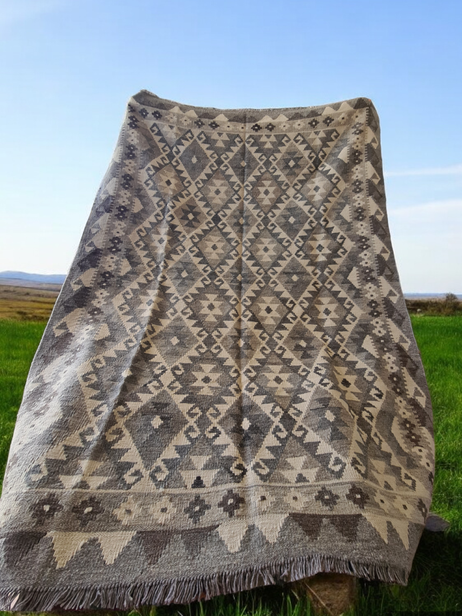 Ushak Kilim - Silver Diamond