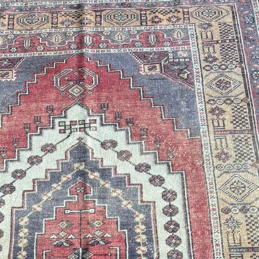 Handwoven Anatolian Rug – 4'04" x 7'05"