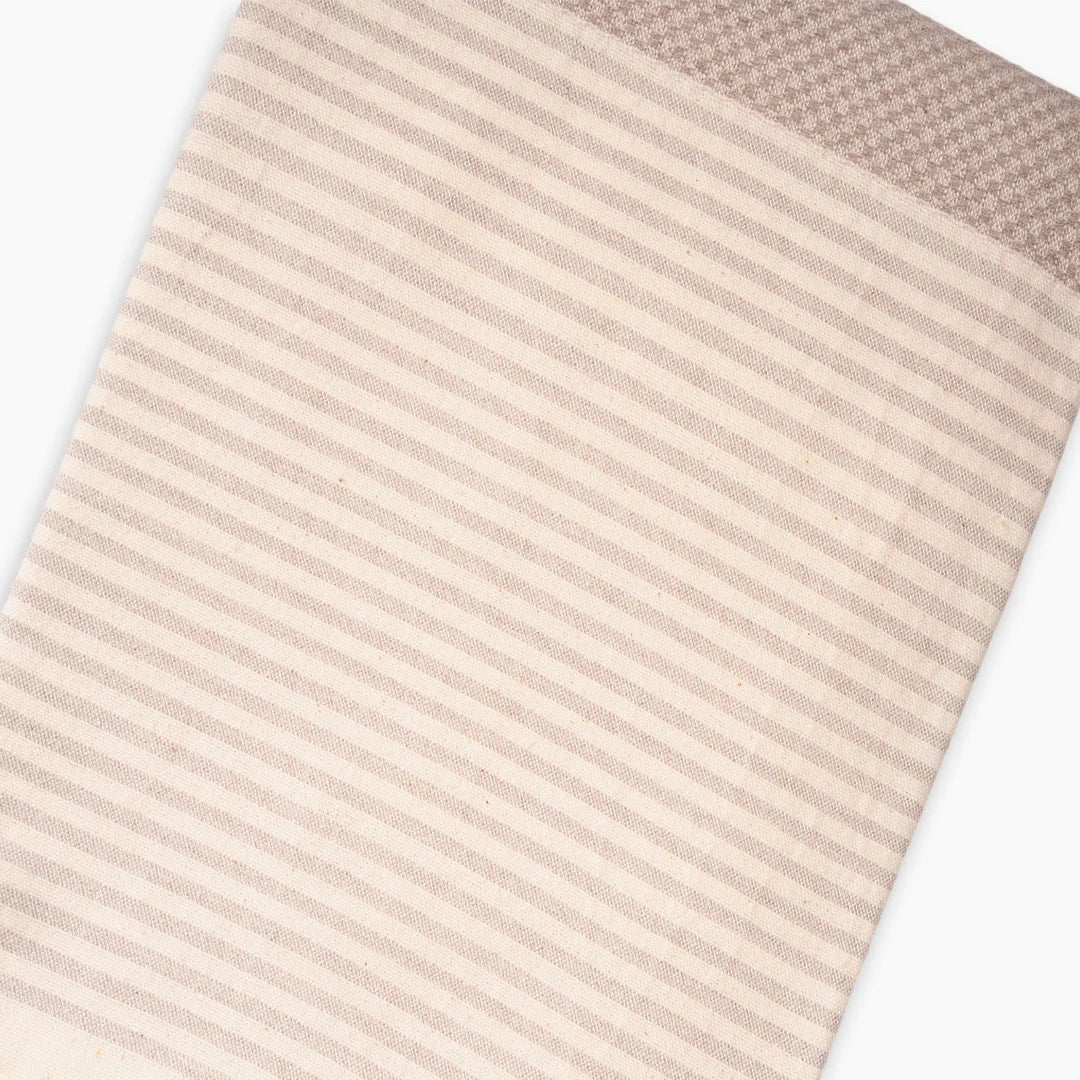 Close-up of the diagonal waffle weave texture on the beige peshtemal towel